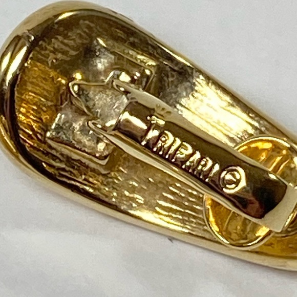 Trifari Signed Golden Enamel Clip-On Earrings 1" - Picture 5 of 6